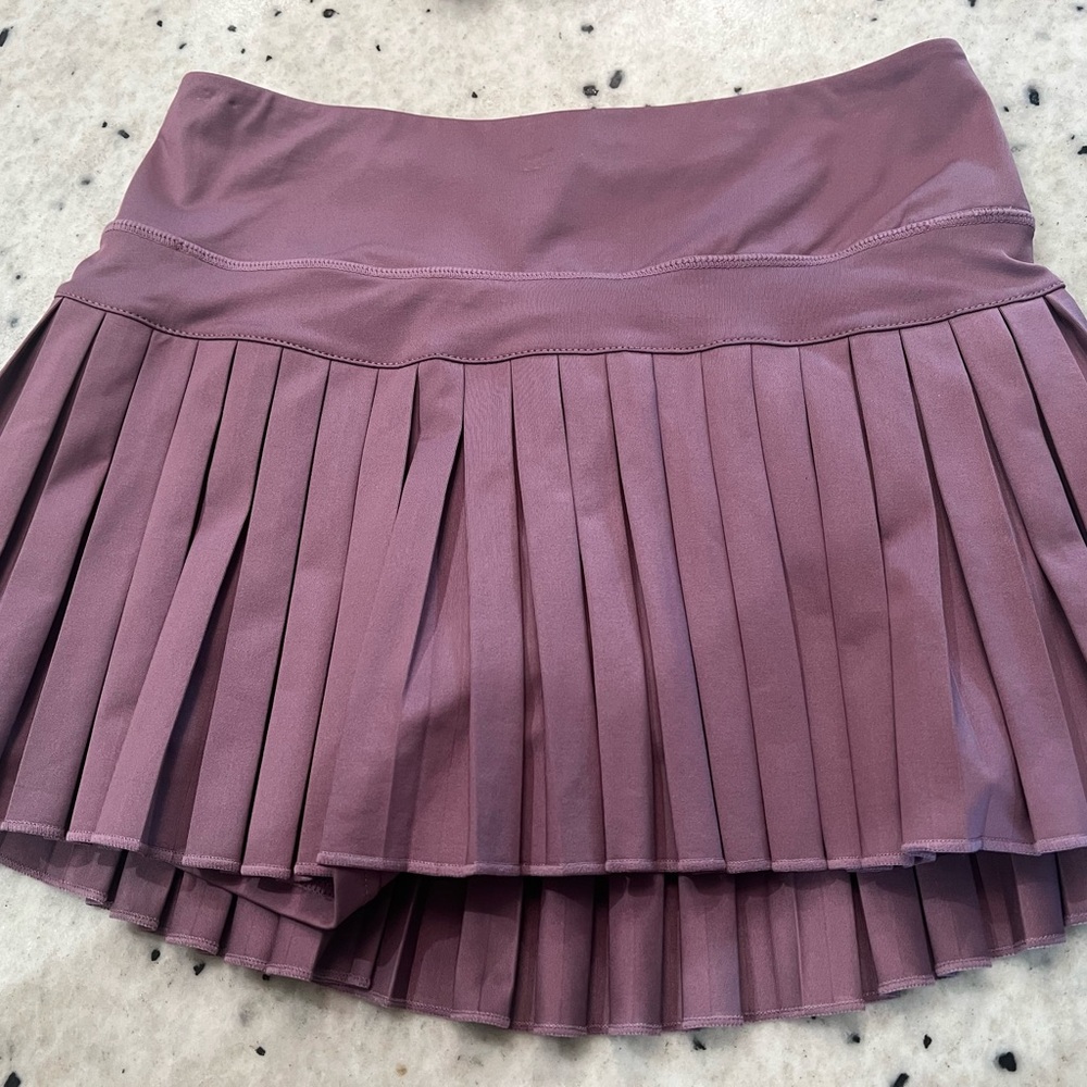 Chic Mauve Pleated Mini Skirt